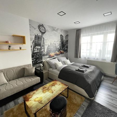 Brs22 Rooms Gyor Exterior photo