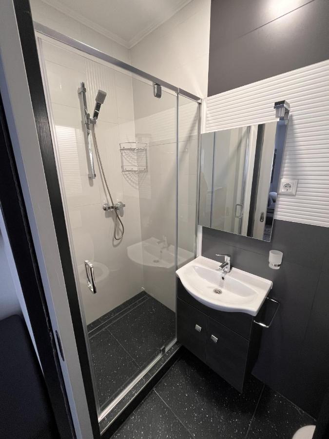 Brs22 Rooms Gyor Exterior photo