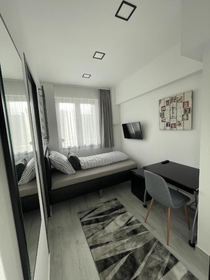 Brs22 Rooms Gyor Exterior photo