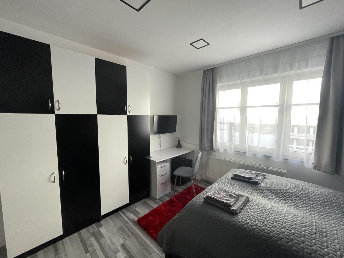 Brs22 Rooms Gyor Exterior photo