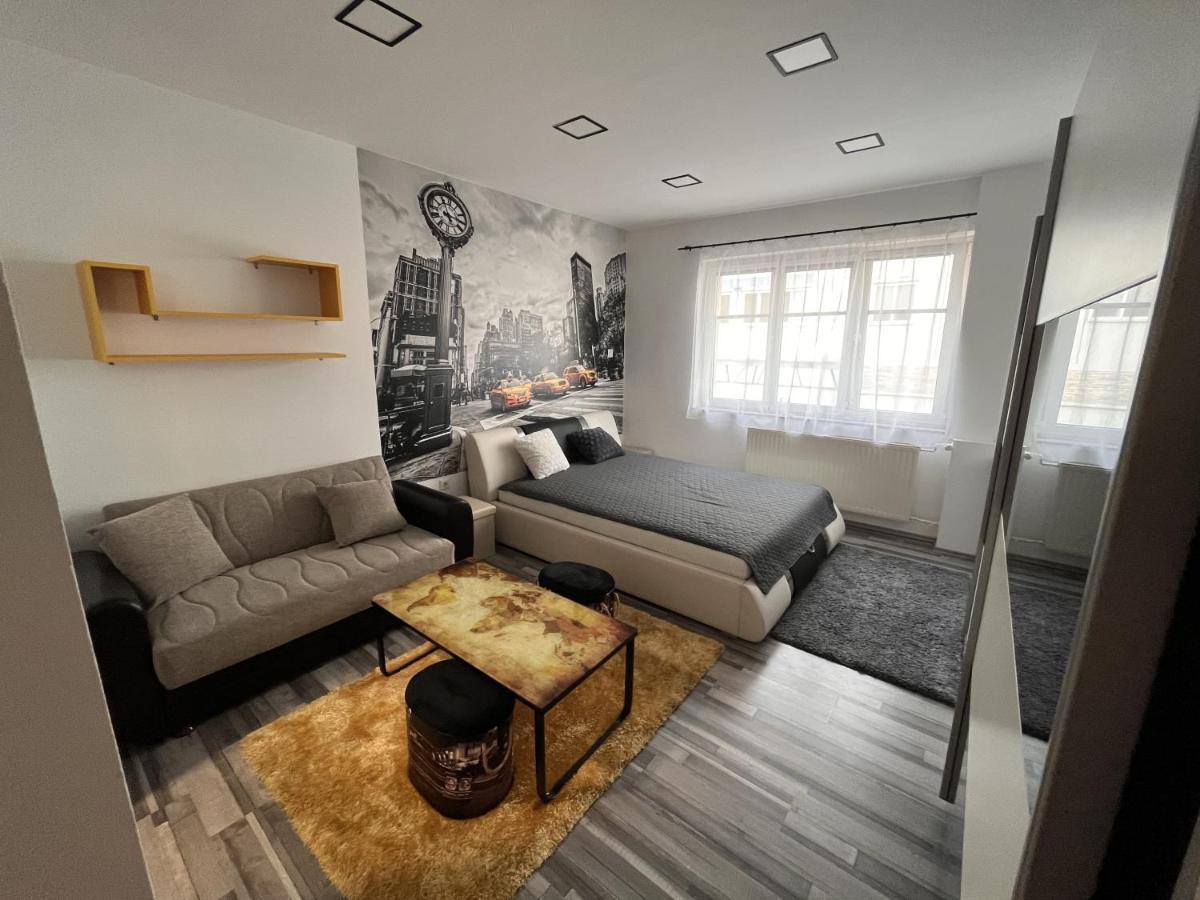 Brs22 Rooms Gyor Exterior photo