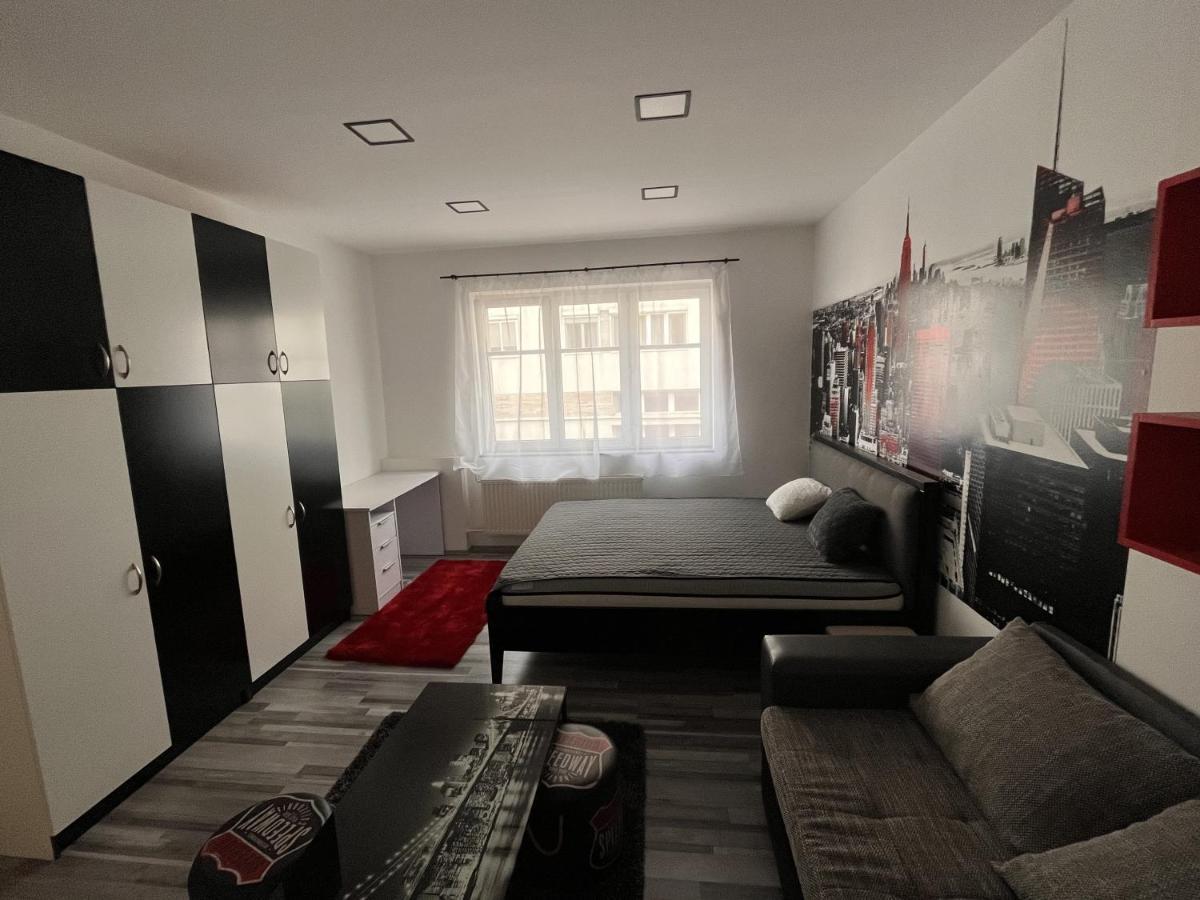 Brs22 Rooms Gyor Exterior photo