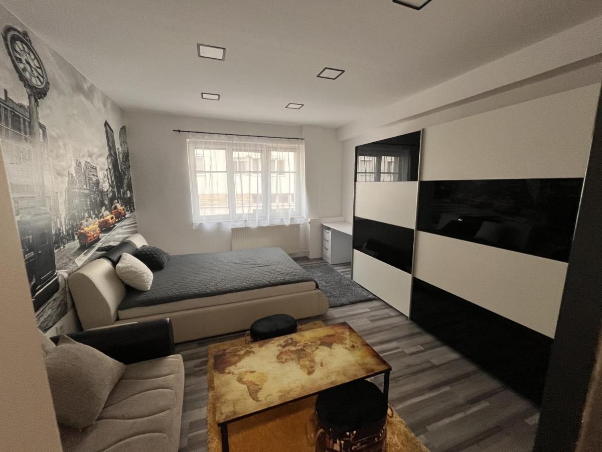 Brs22 Rooms Gyor Exterior photo
