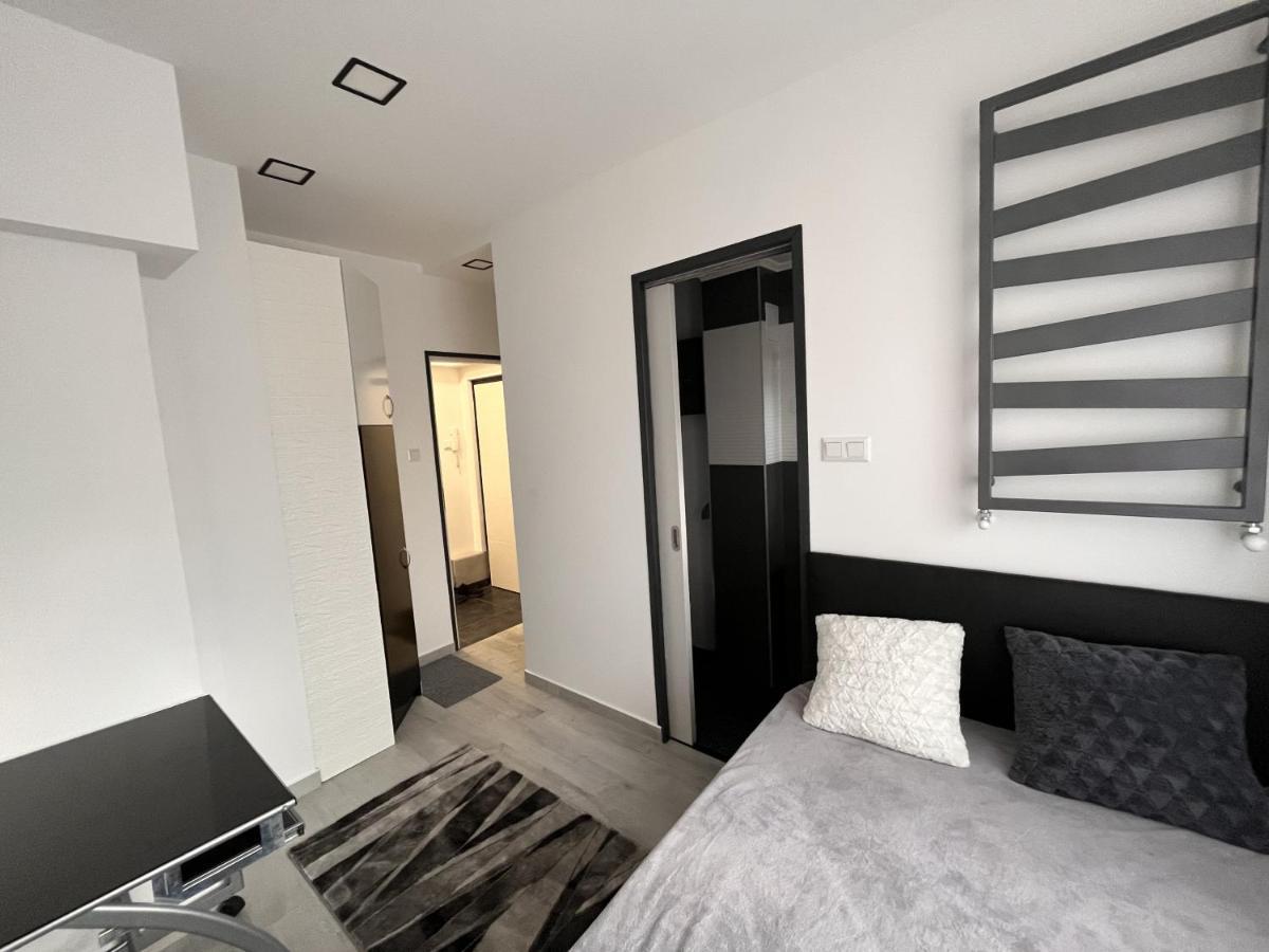 Brs22 Rooms Gyor Exterior photo