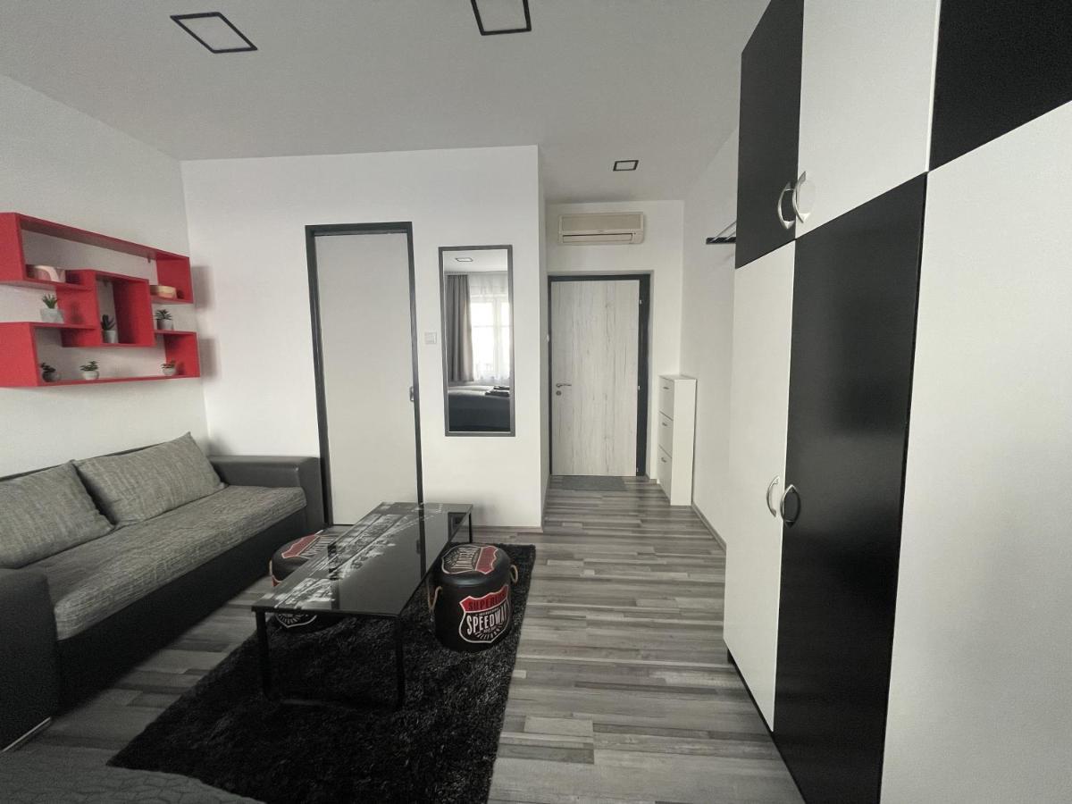 Brs22 Rooms Gyor Exterior photo