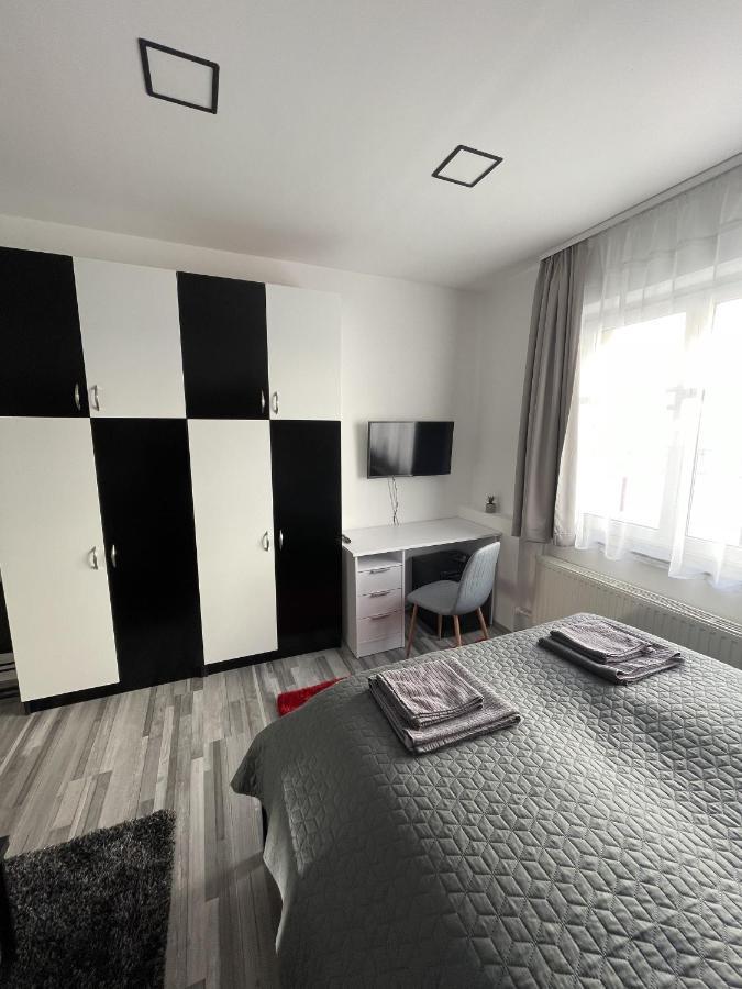 Brs22 Rooms Gyor Exterior photo