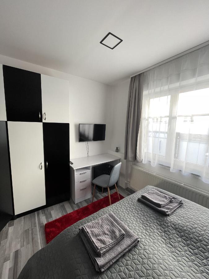 Brs22 Rooms Gyor Exterior photo