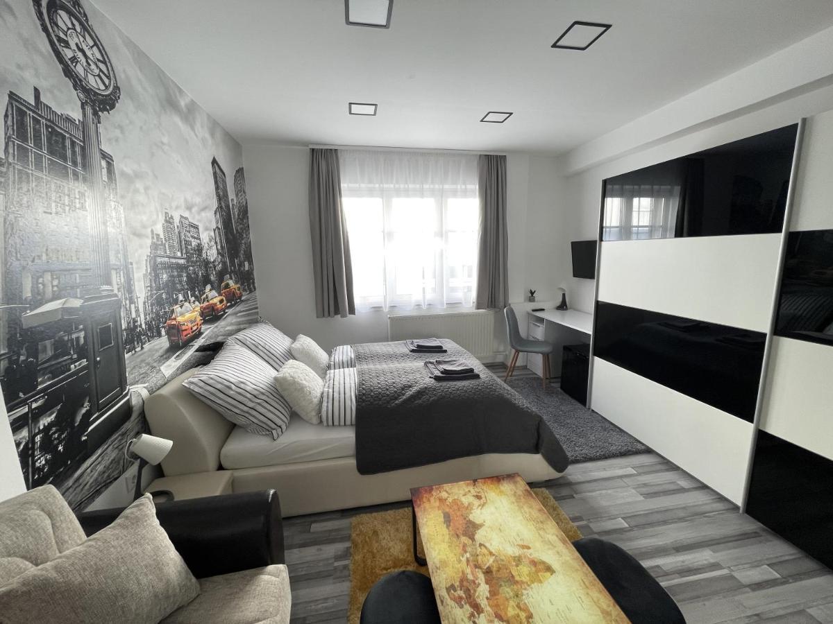 Brs22 Rooms Gyor Exterior photo